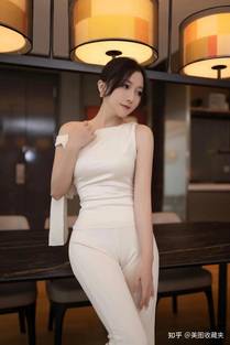 号舱房的女人海报